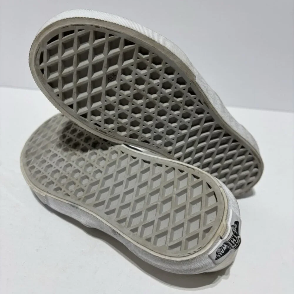 Vans Kids’ Classic Slip-On Sneakers White, Girls’ Size 1